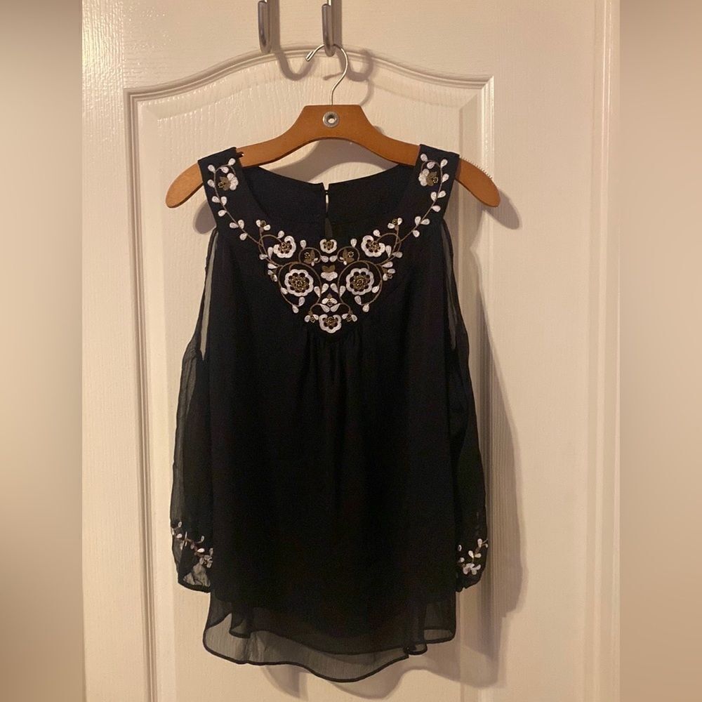 White House Black Market Boho Embroidered Black Blouse Size Medium NWOT
